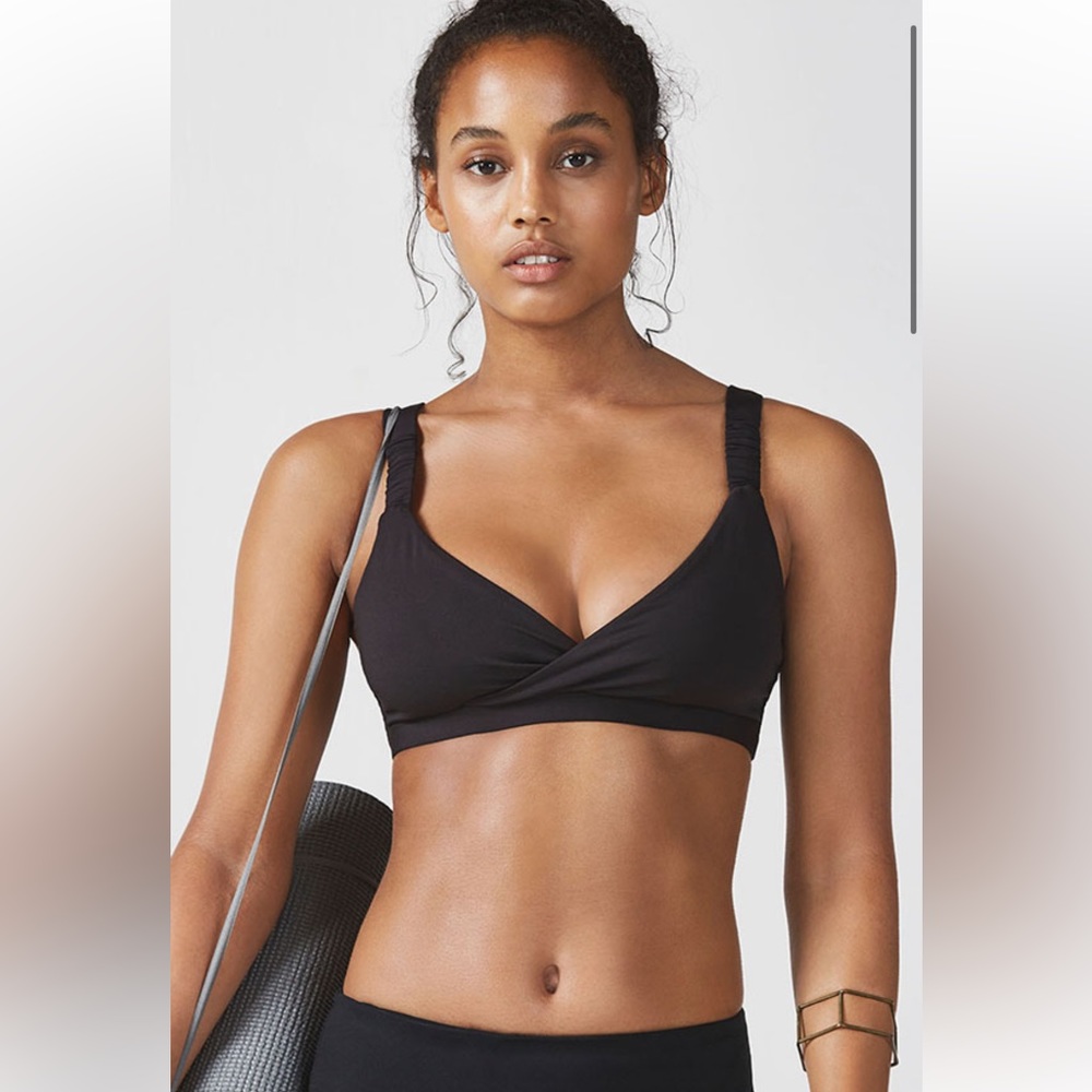Fabletics Black Lilac Crossover Sports Bra XS Low Impact Yoga Pilates Athleisure